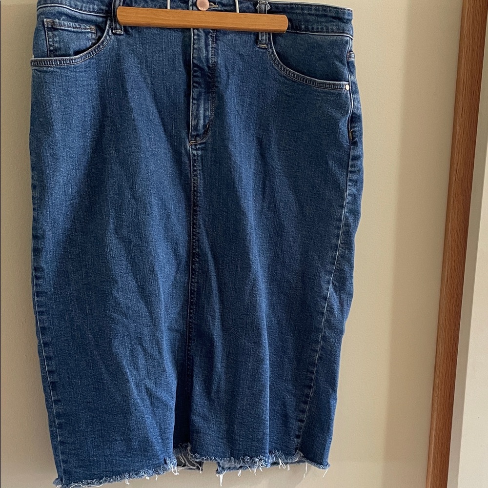 ANA Jean Denim Midi Skirt Frayed Hem Pockets Top Stitching Size 12 Belt Loops